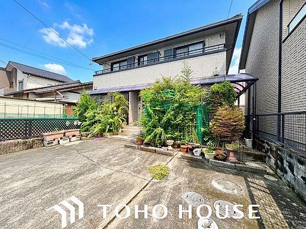 住まいは明日へのエネルギーを養うオアシスだとすれば、元気のでる存在でなければなりません。（空の加工を生成AIで行っています。）