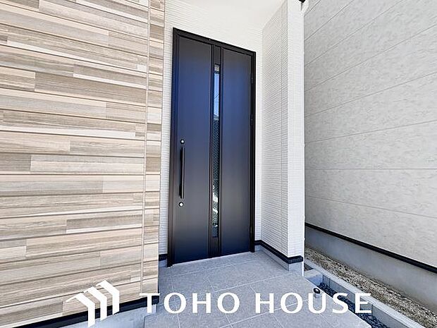 玄関はお家の顔としてすっきりとした素敵な空間に。印象のよい玄関は爽やかな住まいへの入り口です。