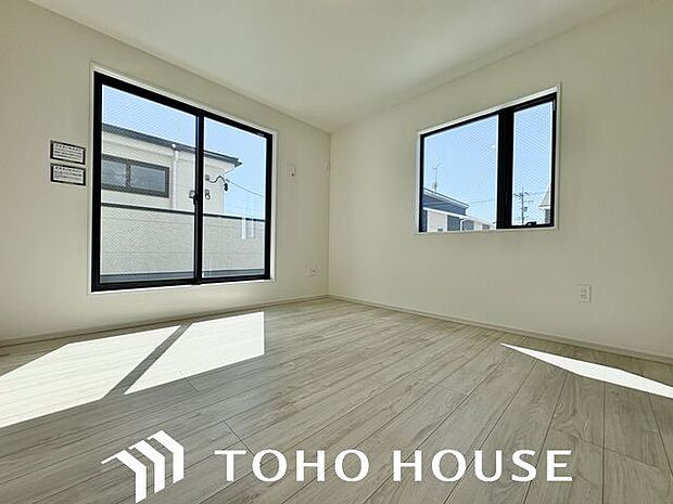 一日の疲れをいやしてくれる主寝室。時を忘れて過ごす場所として過ごせるお部屋。