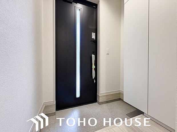 玄関はお家の顔としてすっきりとした素敵な空間に。印象のよい玄関は爽やかな住まいへの入り口です。