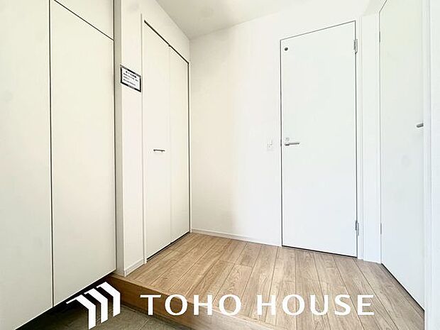 玄関はお家の顔としてすっきりとした素敵な空間に。印象のよい玄関は爽やかな住まいへの入り口です。