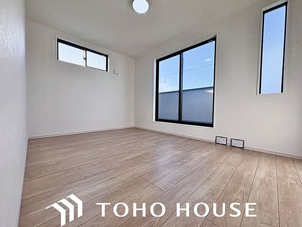 一日の疲れをいやしてくれる主寝室。時を忘れて過ごす場所として過ごせるお部屋。
