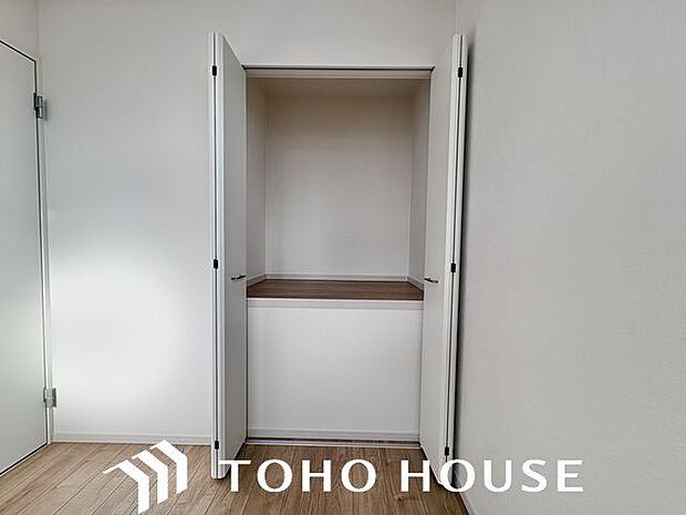 無駄を省き有効に活用した収納スペース。細々したモノを片付けられて便利です。