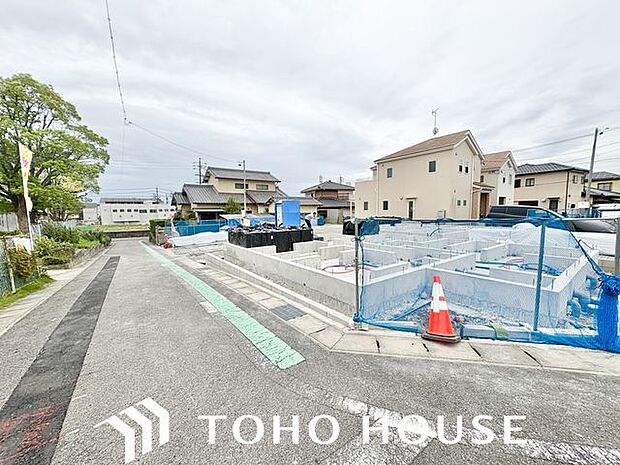 両面道路につき陽当り良好