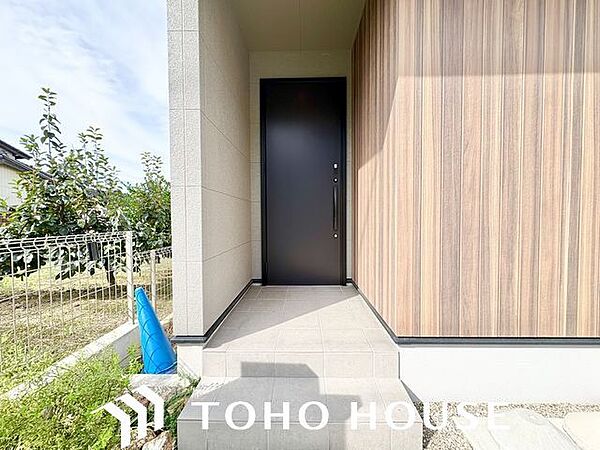 お住まいの顔となる玄関。様々なシーンで違った魅力的な表情を見せてくれます。