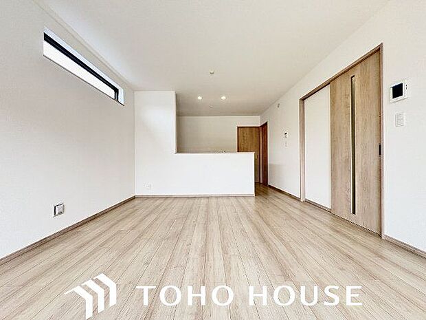 家族の温かさと陽光の暖かさ、楽しい毎日と明るい未来を予感させる「空間が織り成すひとつ先の住み心地」