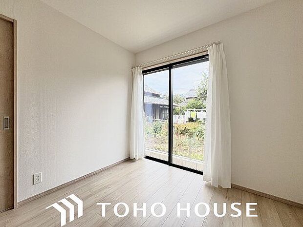 一日の疲れをいやしてくれる主寝室。時を忘れて過ごす場所として過ごせるお部屋。