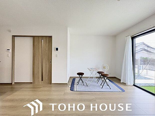お気に入りのこの場所。いつもと変わらない週末のひととき。なんでもない朝の会話さえもとっておきの時間。