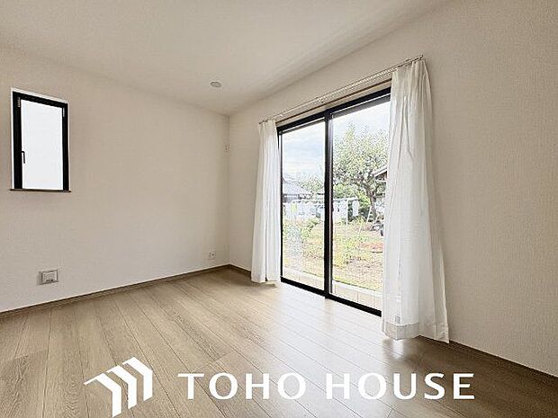 一日の疲れをいやしてくれる主寝室。時を忘れて過ごす場所として過ごせるお部屋。