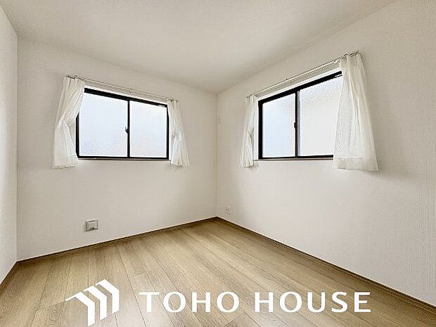 住まう方自身でカスタマイズして頂けるように「シンプル」にデザインされた室内。