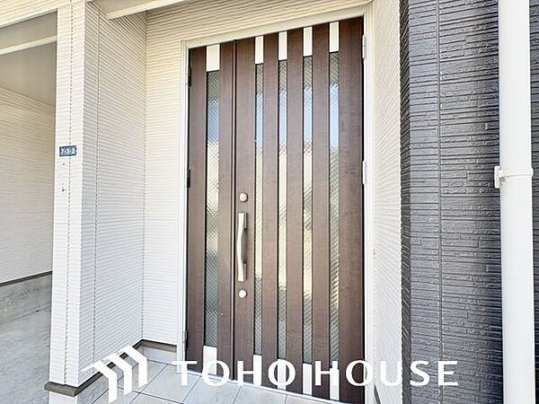 玄関はお家の顔としてすっきりとした素敵な空間に。印象のよい玄関は爽やかな住まいへの入り口です。