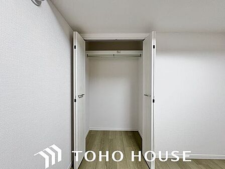 無駄を省き有効に活用した収納スペース。細々したモノを片付けられて便利です。