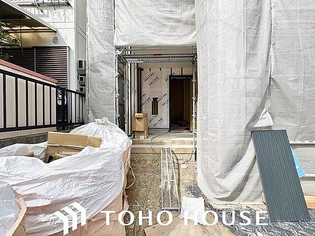 毎日出入りに使う玄関は外出する時は爽やかに、帰宅するときはホッとする落ち着いた空間へ。