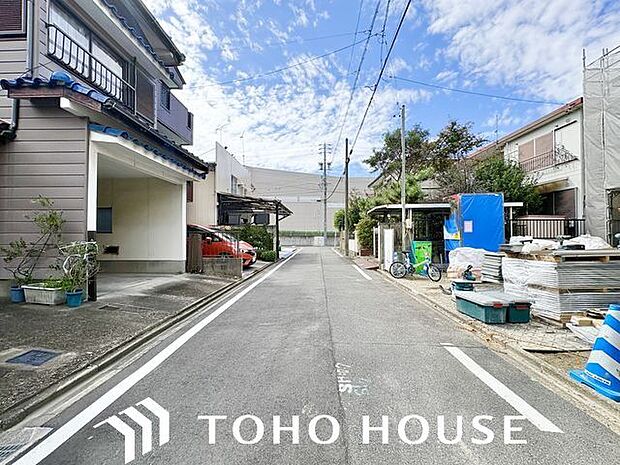 生活エリア周辺には自然豊かな環境と多彩な生活利便施設が揃っています。忙しい平日も、家族皆で過ごす週末も、充実した生活をお過ごし頂けます。