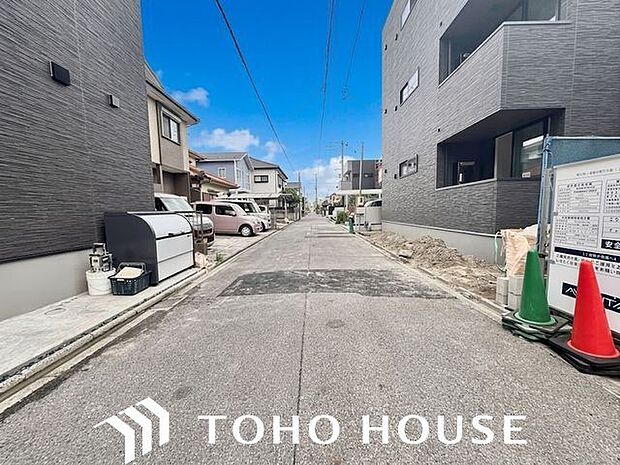 豊かな自然と多彩な生活利便施設が融合した環境。快適な家族の日々を叶えるための舞台が広がっています。(空の加工を生成AIで行っています)
