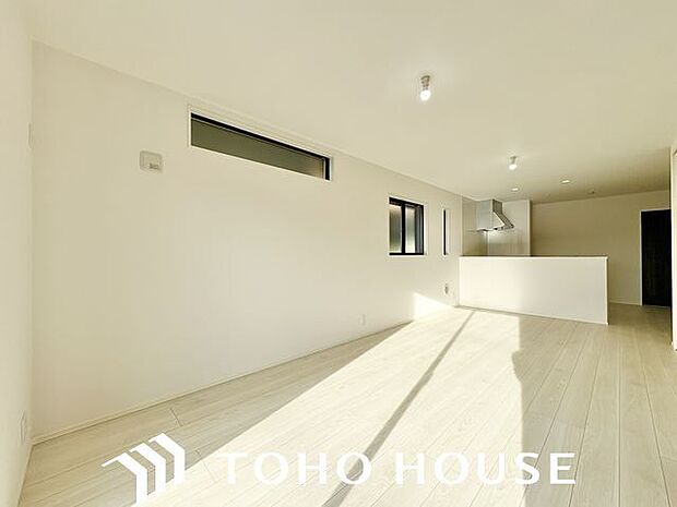 家族の温かさと陽光の暖かさ、楽しい毎日と明るい未来を予感させる「空間が織り成すひとつ先の住み心地」