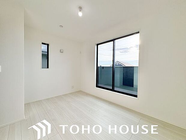 一日の疲れをいやしてくれる主寝室。時を忘れて過ごす場所として過ごせるお部屋。