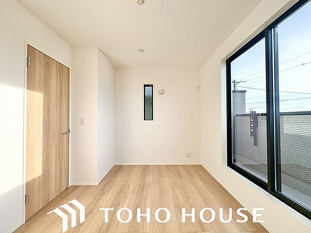 一日の疲れをいやしてくれる主寝室。時を忘れて過ごす場所として過ごせるお部屋。