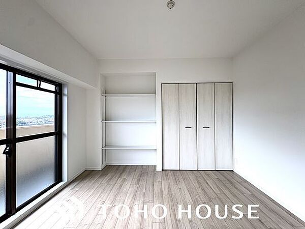 一日の疲れをいやしてくれる主寝室。時を忘れて過ごす場所として過ごせるお部屋。