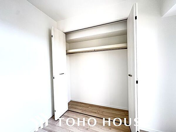 充分な収納スペースを確保。居室内に余計な家具を置く必要がないので、シンプルですっきりとした暮らし。