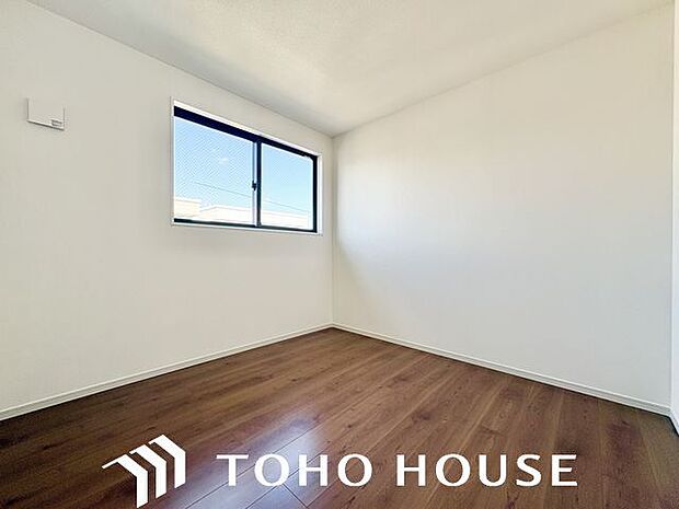 一日の疲れをいやしてくれる主寝室。時を忘れて過ごす場所として過ごせるお部屋。