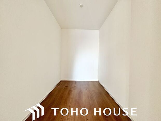 収納便利なウォークインクロゼットを備えた住まい。