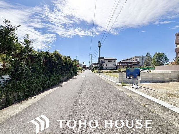 お車での移動が多い場合は幹線道路へのアクセスのしやすさも重要です。また、敷地形状や接道状況から車が出し入れしやすく、スムーズに駐車できるかもご確認頂きたいポイントです。