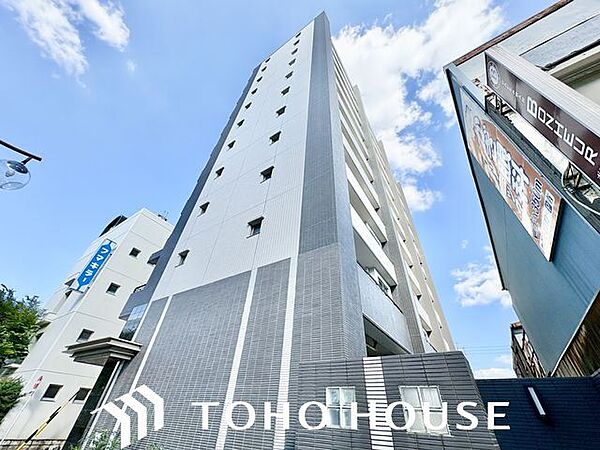爽やかな青空の下に贅沢なほどに降り注ぐ陽光、豊かな居住性。クオリティが見事に調和した住空間。