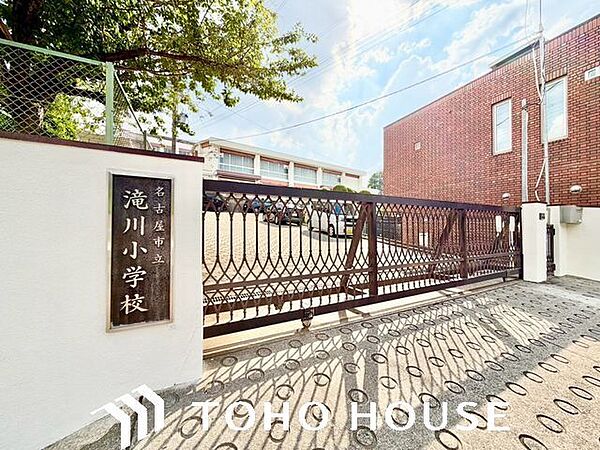 名古屋市立滝川小学校 950m