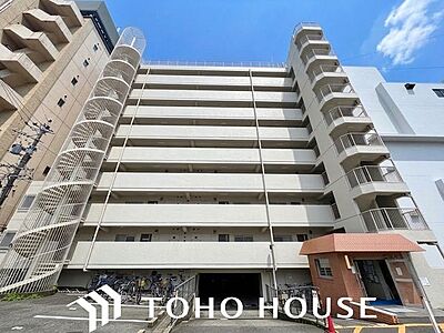 外観:流行に左右されず、将来にわたって価値が継続する「上質」な佇まい。(空の加工を生成AIで行っています。) 外観:流行に左右されず、将来にわたって価値が継続する「上質」な佇まい。(空の加工を生成AIで行っています。)