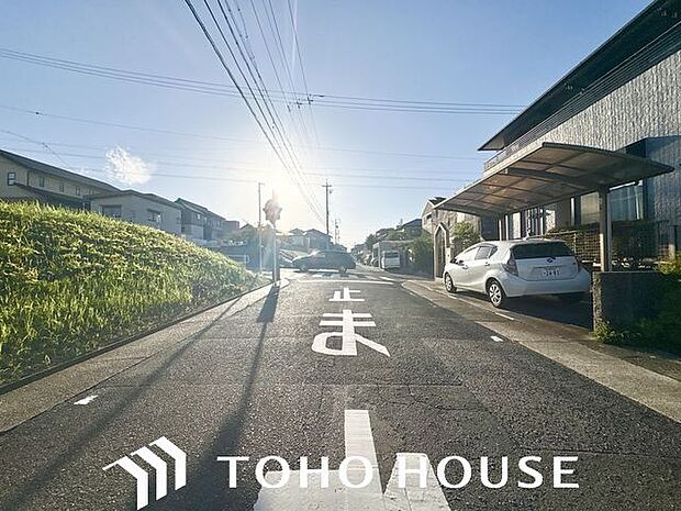 お住まい探しの中で是非チェックして頂きたいのが、前面道路の交通量と安全性、周辺の幹線道路の状況、抜け道等の状況です。毎日通る場所だからこそ、ご納得頂ける環境であってほしいと思います。