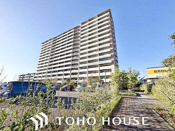 爽やかな青空の下に贅沢なほどに降り注ぐ陽光、豊かな居住性。クオリティが見事に調和した住空間。