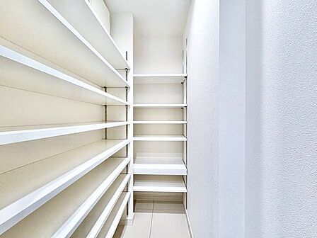 使い勝手の良さと収納量の多さが魅力のシューズインクローゼット。