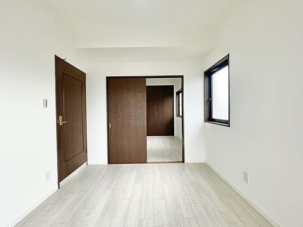 過ぎ行く時間をゆったりと感じることができる落ち着いたお部屋。プライベートな時間を満喫できます。