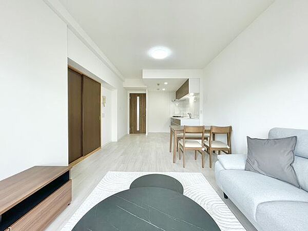 洗練されたデザインと機能性が織りなすこだわりの住空間。ゆったりとした時間をお過ごしください。