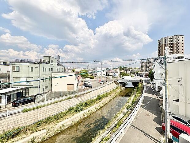広々としたバルコニーに出た時には、頬をなでる優しい風を感じることが出来ます。