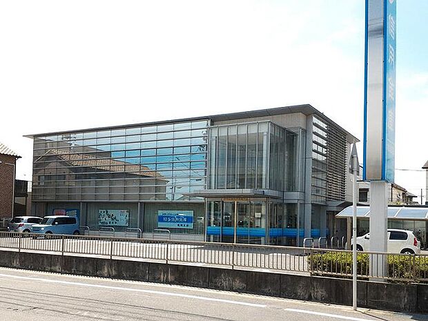 知多信用金庫亀崎支店137m