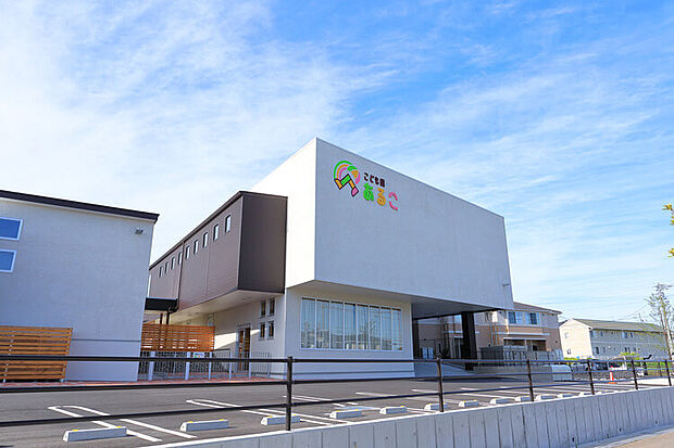 幼保連携型認定こども園こども園あるこまで1105m