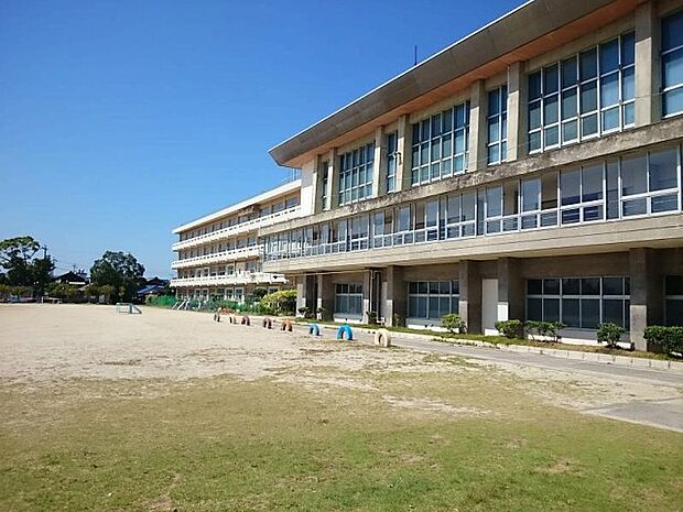 常滑市立常滑西小学校まで1565m