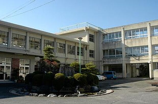 東浦町立森岡小学校 646m