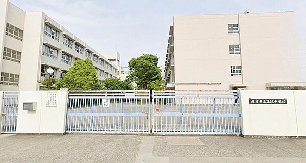 さだ中学校…徒歩11分（約808ｍ）