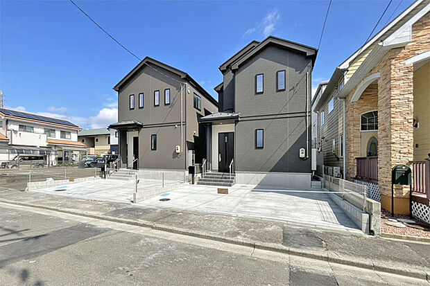 嬉しい並列駐車2台OK!子育て世帯にも安心の小学校徒歩10分♪現地(2026年8月)撮影