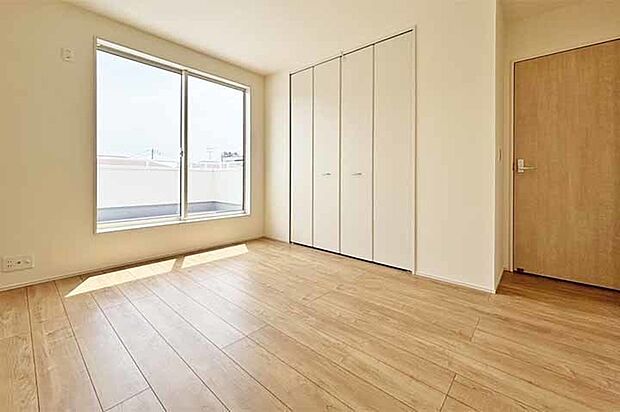 （洋室）すぐに行けます南面バルコニー！お洗濯の強い味方！