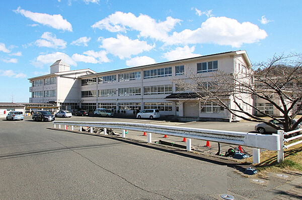 名取市立ゆりが丘小学校　徒歩15分