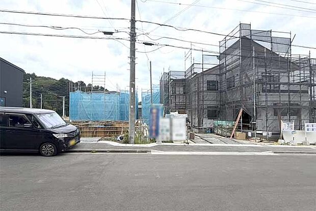 (現地写真)広々南道路で陽当たり良好!