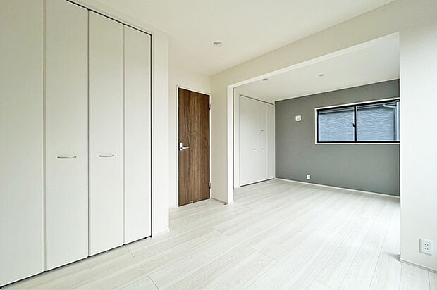 (洋室)間仕切りで仕切ると2部屋に変更可能!