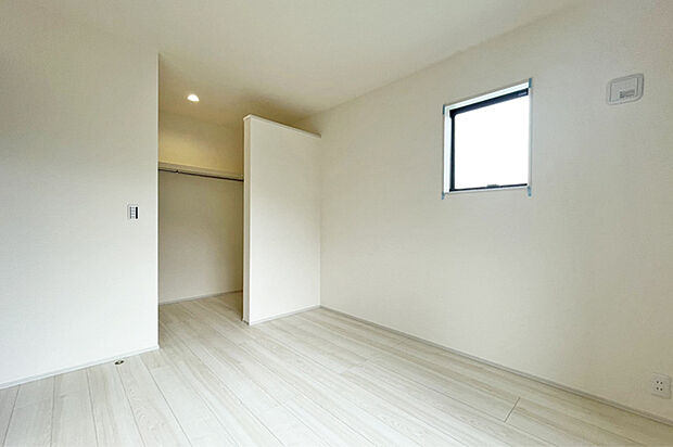 (洋室)大きなお部屋にウォークイン!主寝室にいかがでしょうか?