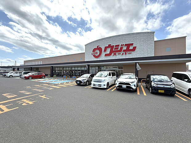 ウジエスーパー吉岡店　徒歩7分