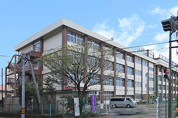 仙台市立西多賀中学校　徒歩19分