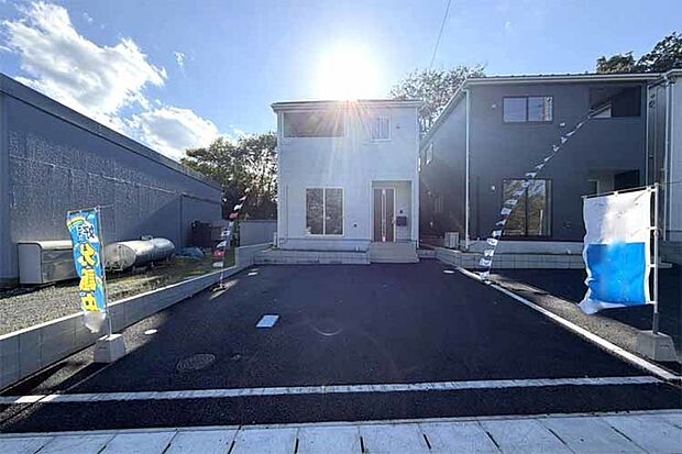 (現地写真)前面道路広く開放的!
